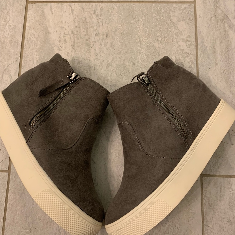 Universal Threads Boots - Picture 3 of 4